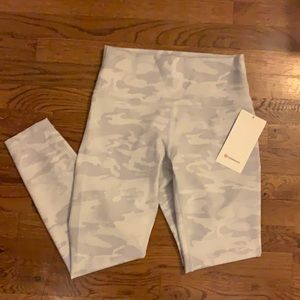 NWT Lululemon Wunder Under HR Tight 25”